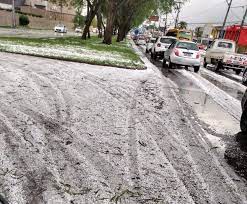 A chuva, acompanhada de vento e de granizo, provocou estragos. Apos Granizo Curitiba Deve Ter Nova Condicao De Chuva Nesta Quarta Feira 4 Com Possibilidade De Trovoadas Diz Simepar Parana G1