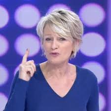 Sophie Davant Victime D Une Arnaque Elle Va Porter Plainte Fashion Forward Hair Silver Fox Hair Hair Styles