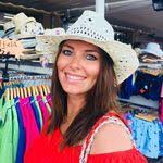 Loretta Moe's Instagram, Twitter & Facebook