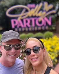 Day 2 & part of Day 3 at Dollywood 🤠🎢 We explored more of the park,  almost bought a cowboy hat 🤠 and almost got pretzels & cinnamon bread  🥨🍞… but the