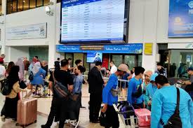Pantai memang pemandangan yang indah apalagi. Jadwal Perjalanan Kereta Api Dan Krl Kacau Karena Banjir