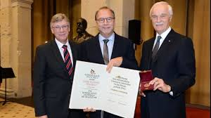 Februar 1949 in löwen, belgien) ist ein belgischer arzt und mikrobiologe. Robert Koch Medaille In Gold Robert Koch Stiftung