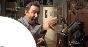 Michel clément assurera officiellement et visiblement cette tâche pour détourner l'attention, tandis que des policiers plus compétents assureront cette sécurité cachés, attendant q. Inspecteur La Bavure France 2 Coluche Menace De Mort A La Sortie Du Film De Claude Zidi Toutelatele