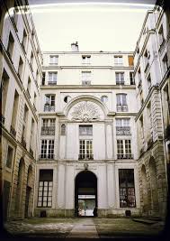 Courtyard In Ile Saint Louis Paris Architecture St Louis Paris