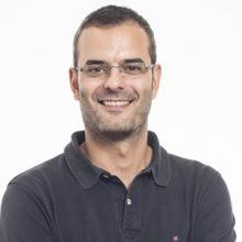 Synchronisation between the central circadian clock and the circadian  clocks of tissues preserves their functioning and prevents ageing