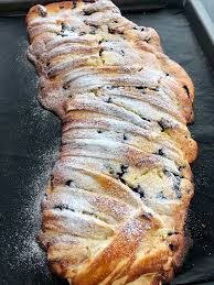 Heidelbeere Topfen Strudel Topfenstrudel Rezept Topfenstrudel Blatterteig Rezepte Suss