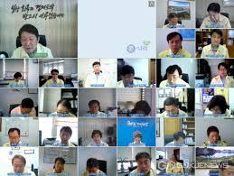 2021년 1월 3일 자신의 인스타그램에 교회 대면 예배 인증샷을 올렸다가 논란이 되자 삭제했다.# 2017년 3월 7일 오후 방송된 mbc 에브리원의 비디오스타 35회 '난 지지 않아! Oekmnumwib5v2m