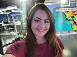 “¡Nunca es tarde para lograr tus sueños!”: Suheily López Belén celebra la  graduación de su madre