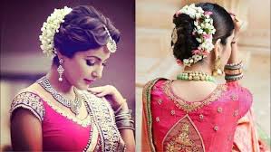 An elegant side downdo can serve as a here is a lovely indian style hairstyle for short hair. 23 Iconic Short Hairstyles For Indian Women To Try In 2021