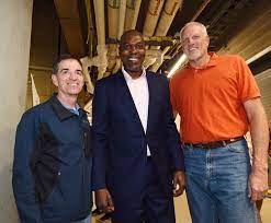 Mark eaton is a successful motivational speaker, entrepreneur and best selling author of the four commitments of a he lives in park city, utah with his wife, children, horses, dogs, and barn cats. Thanks For The Great Shots Mark Eaton 7ft4 Com Facebook