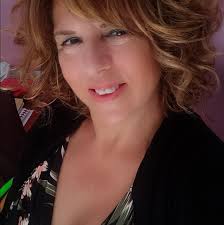 🛥️BARCHETTE DI MELANZANE🍆 INGREDIENTI: -Melanzane -Pomodorini -Basilico  -Parmigiano -Mozzarella -olio extra -sale Ragà fatele perche so' BONE  BONE🍆🍆🍆 #melanzane #parmigiana #barchettemelanzane #friggitriceadaria  #nacosettafacilefacile