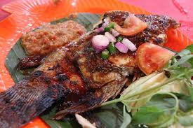 Kini, ikan gurame bakar ala restoran bisa kawan kuliner buat sendiri di rumah. Resep Gurame Bakar Sambal Pedas Ala Restoran Mewah