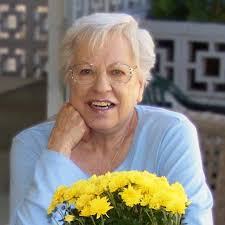 Elsa Brent's Instagram, Twitter & Facebook