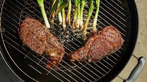 Known as the land of beef, argentina is a leader in the carnivorous world with one of the highest beef consumption rates on the planet (local porteños scarf down a yearly average of more than 140 pounds of cow parts galore).but in recent years due to soaring inflated prices and lower. Gegrilltes Rib Eye Steak