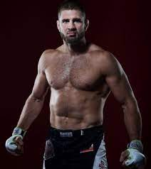 Jak náš nejlepší mma fighter zvládl těžké váhy a pózování? Ceska Jednicka Mma Jiri Denisa Prochazka Se Utka O Titulovy Pas Japonskeho Rizinu Evropa 2