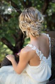 Brautfrisur Mit Blumenkranz Brautfrisur Frisuren Hochzeit Haarschmuck Braut