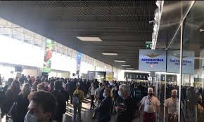 All'interno del terminal a sono presenti 2 bancomat: Cenere E Scioperi In Tilt L Aeroporto Di Catania E Il Distanziamento