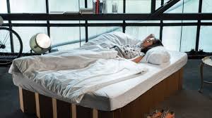 Hergestellt in berlin aus recycelter pappe. Room In A Box Ein Bett Aus Pappe Stil Sz De