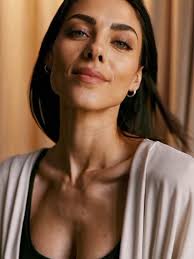 Ella Torres (@ellatorres_officiel)