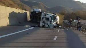 Mar 24, 2021 · società per azioni soggetta all'attività di direzione e coordinamento di atlantia s.p.a. Grave Incidente Sulla A15 Camion Ribaltato Autostrada Bloccata La Voce Apuana