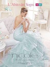 Pronovias ci delizia ancora una volta con una collezione di abiti da sposa ibrida ma estremamente romantica, ispirata all'eleganza mai tramontata degli anni '20 e con una gamma di modelli che renderà felice ogni aspirante sposina. Nicole Spose Arriva La Maestosa Collezione 2015 Di Abiti Da Sposa Per Le Linee Nicole Colet Romance E Jolies Abiti Da Sposa