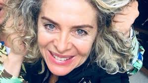 Hoy me enseñó este ejercicio maravilloso para oblicuos, laterales, centro, core, tríceps, abdomen bajo, mejor dicho, combo completo. Margarita Rosa De Francisco Inalcanzable