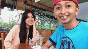 Tapi sekarang dia tumbuh jadi gadis remaja yang cantik lho. Uyly 5ywtsnadm