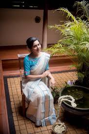 चोलो cholo) (known in south india as ravike (kannada: Pin By Sreelakshmi On Kerala Saree Onam Collection Saree Blouse Designs Latest Set Saree Kerala Saree