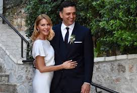 Βόλτα με τον δυο μηνών γιο τους στον εθνικό κήπο. Tzenh Mpalatsinoy Einai Egkyos Poia Einai H Alh8eia Zappit