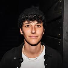 🔍 WHO IS... MARJORIE SINCLAIR 🔍 Welcome back to the W&V update series,  getting you primed and in the know before the big day