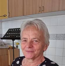 Smutočne oznamenie. Zomrel Pavela Jan v ulici Bractva Jedinstva čislo domu  69. Narodeni 1964 roku. Večer sa nespieva. Pohrab sa vykona 12 Februara o  14h. Služby vykonava Evanielicka cirkev.