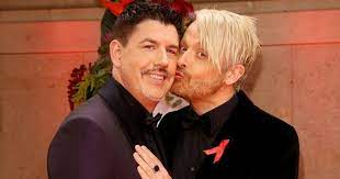 He rose to fame as a member of the r&b/pop group bro'sis. Ross Antony Und Paul Reeves Feiern 2 Hochzeitstag