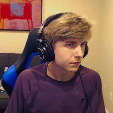 The minecraft streamer, purpled is currently just 17 years of age. Smp Purpled Age Height Real Name Face Net Worth Minecraft