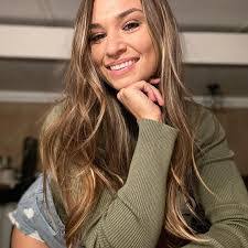 Lindsey Coffman's Instagram, Twitter & Facebook