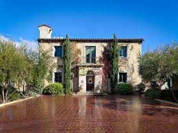 Tuscan architectural design on the exterior of a home typically features an open plan with an old world design. Tuscan Style Villa In Montecito Idesignarch Interior Design Architecture Interior Decorating Emagazine