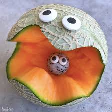 Elle Transforme Les Fruits Et Legumes En Personnages Plein D Humour Pour Le Bonheur Des Enfants En 2020 Art Alimentaire Nourriture Pour Enfants Garnitures Pour Aliments