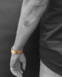 Pin De Fatih Aydemir En Tatuajes Tatuajes Minimalistas Tatuajes Creativos Tatuajes De Rosas Para Hombres