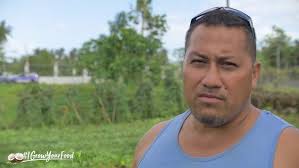 Willie & Skivi eat "tree bark" in 'Guess The Food'