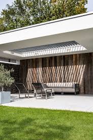 Heerlijk Buiten Leven Met Livium Louvredaken Waarbij Maatwerk Kwaliteit En Schoonheid Samenkomen Zo Geniet Je Elk Seizoen Huisstijl House Terrasoverkapping