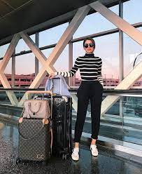 Pin By Song Rain On Travel Fashion Travel Outfit Paris Outfits Airport Outfit