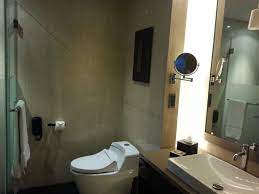 7 rekomendasi hotel bernuansa alam dan pedesaan di jogja yang keren, murah, dan bikin rilex. Kamar Mandi Tertata Shower Dan Bathtub Terpisah Picture Of Hotel Tentrem Yogyakarta Tripadvisor