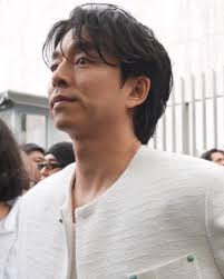 I think we all didn't sleep today because of excitement. Gong Yoo, the  world is curious about you. What kind of design wonder will your costume be  like? How will your hair