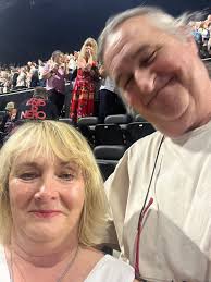 A wonderful evening but he's hurt his leg as well as his hand and had to  sit down eventually. The band were immense but just hope he is ok. Wouldn't  of missed