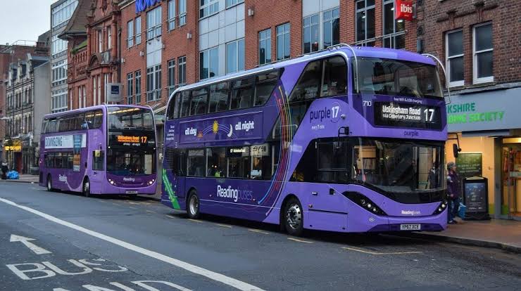 Reading Buses route 17 bus serving Reading Town Centre, Wokingham Road and Tilehurst