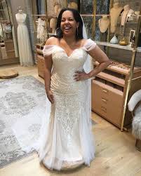 5 Things All Brides Should Know Before Shopping For Their Wedding Dress The Everygirl I will never find a dress for you decide not to call your friend, drive home with your soul crashed and sad because you will look like a normal pregnant woman on your friend's wedding. before shopping for their wedding dress
