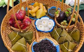 Vào tết đoan ngọ, ngoài hương, hoa, vàng mã, các loại quả, người miền nam còn cúng cơm rượu nếp trắng được viên thành những khối tròn, chè trôi đoan nghĩa là mở đầu, ngọ là khoảng thời gian từ 11h tới 13h, nên tết đoan ngọ năm 2021 nên được tiến hành vào giờ chính ngọ (giữa trưa) ngày. Táº¿t Ä'oan Ngá» 2021 Ngay Nao Cach Cung Táº¿t Ä'oan Ngá» Chuáº©n Nháº¥t