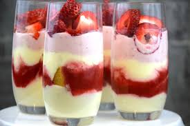 Selbstgemachtes Erdbeer Tiramisu Im Glas Einfacher Nachtisch Erdbeertiramisu Erdbeer Tiramisu Im Glas