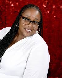 Deniece Davis's Instagram, Twitter & Facebook