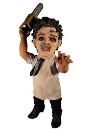 The texas chain saw massacre. Texas Chainsaw Massacre Leatherface Mds Mega Scale Doll