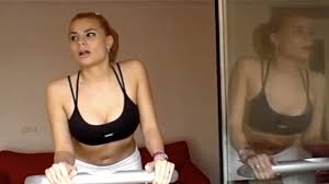 Vibrating Machine Sex - Deep Pleasure on Naked Girls